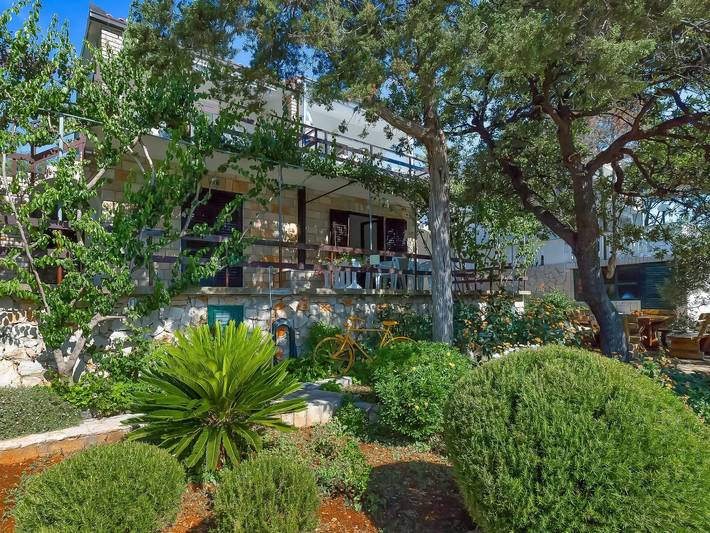 Ferienhaus für 6 Personen, mit Terrasse und Garten auf Hvar