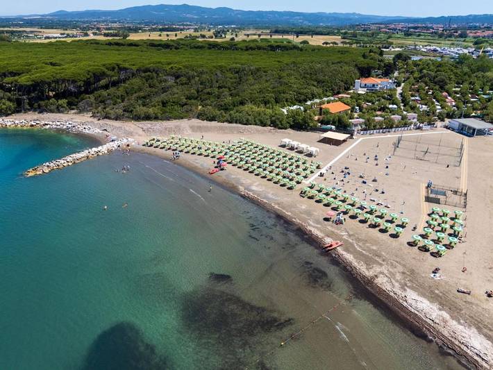 Camping für 4 Personen, mit Terrasse und Garten sowie Pool in Cecina