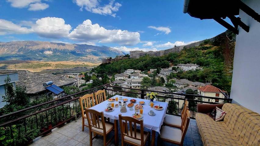 Maison d’hôte pour 2 personnes, avec vue et jardin dans Gjirokastër - 2
