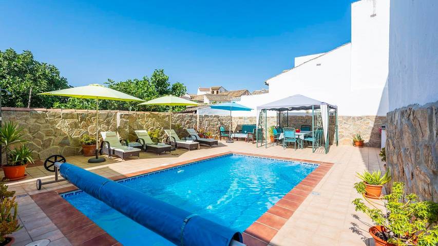 Casa rural para 10 personas, con balcón/terraza y piscina en Encinas Reales