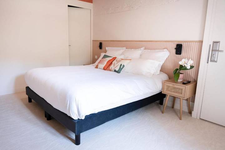 Hôtel pour 2 personnes, avec vue ainsi que terrasse et jardin à Montferrat - 2