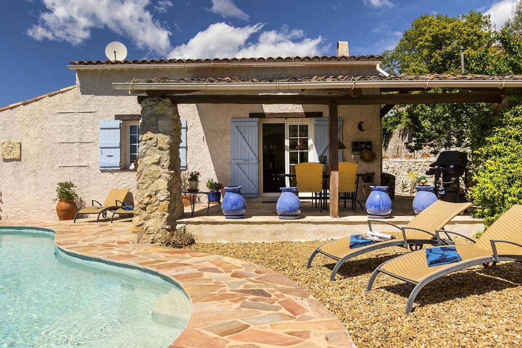 Charmantes Ferienhaus mit Pool in St-Paul-en-Forêt in Saint-Paul-en-Forêt, Mittelmeerküste (Frankreich)