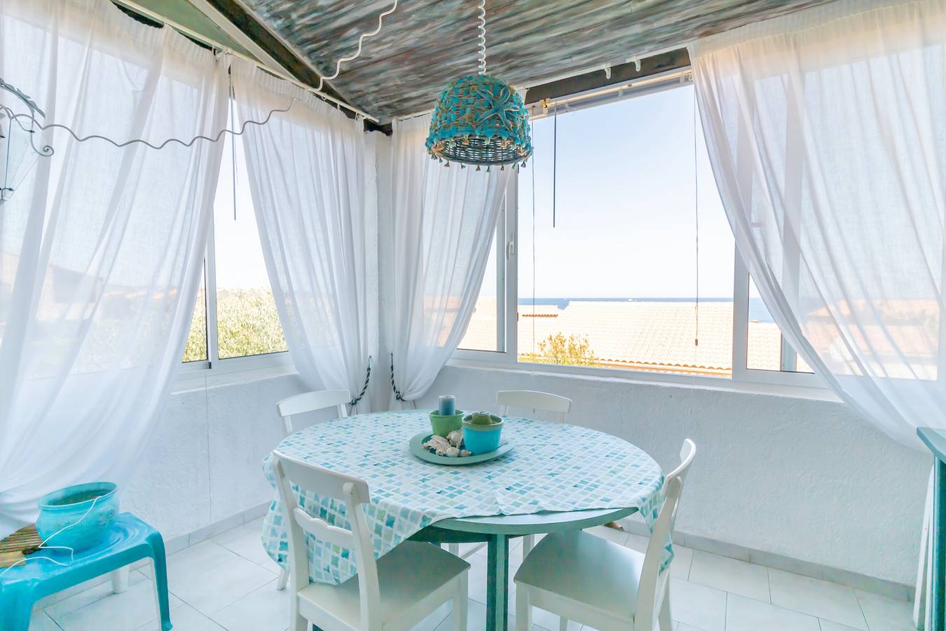 Apartamento entero, Apartamento 'Sull'acqua' con vistas al mar, terraza privada y balcón in Sant Ambroggio, Lumio