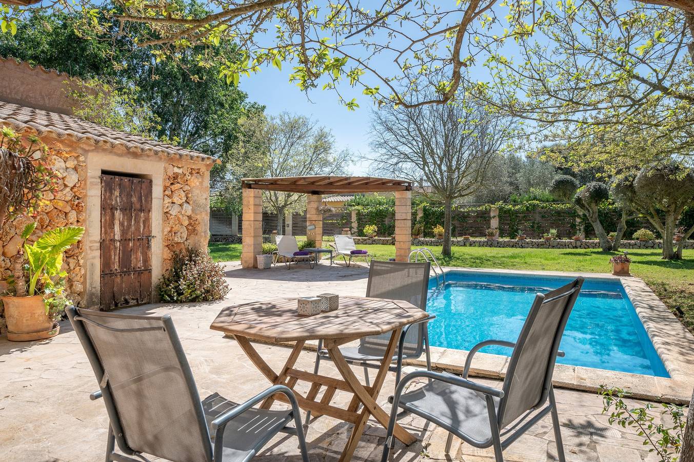 Casa Ses Tendes con Wi-Fi, aire acondicionado, piscina, jardín y terraza; aparcamiento disponible in Algaida, Interior de Mallorca
