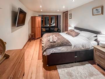 Log Cabin for 8 People in Hebden Bridge, West Yorkshire, Photo 4