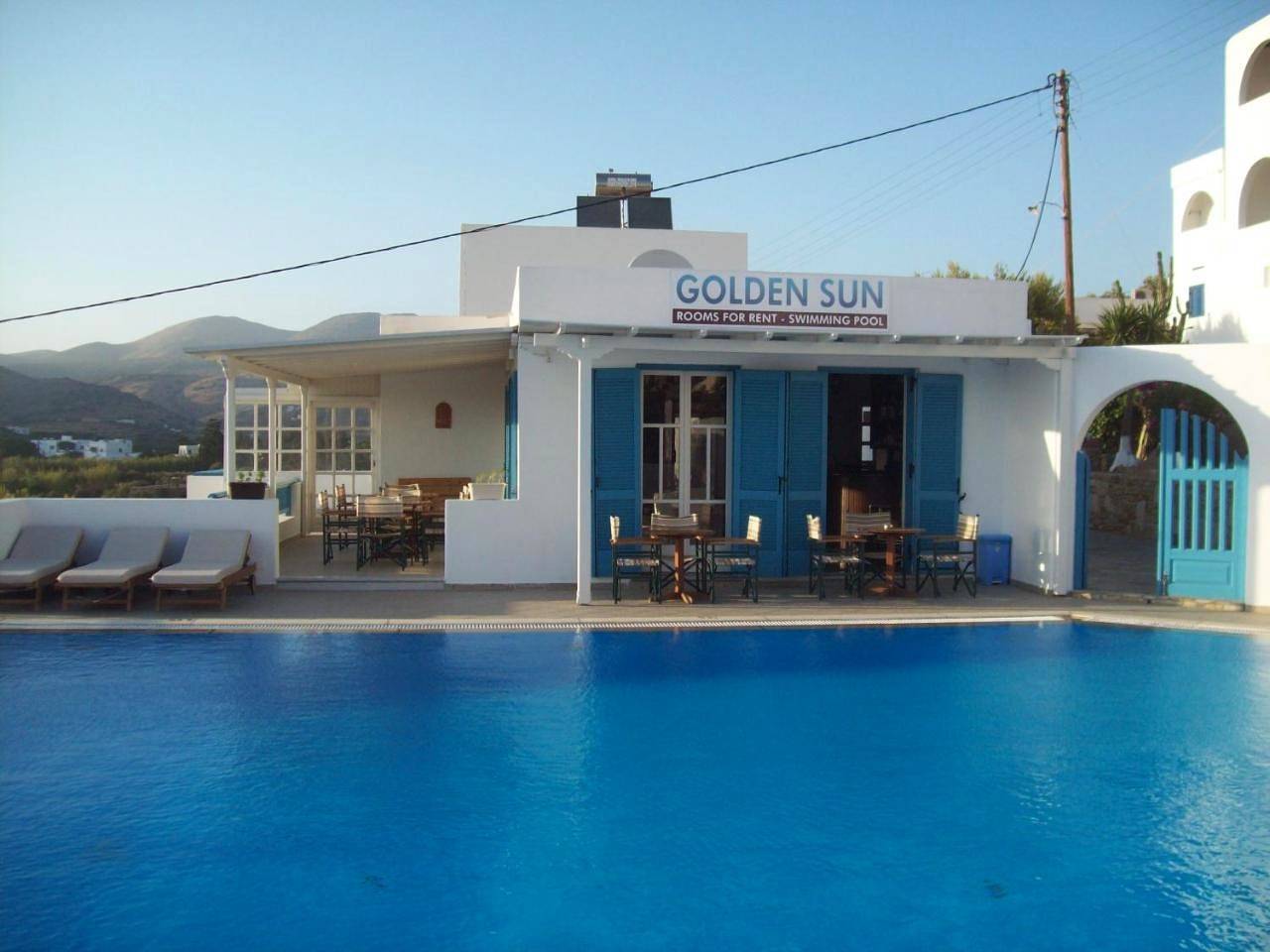 Golden Sun in Chora (Ios), Íos