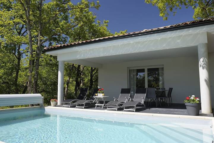 Maison de vacances pour 6 personnes, avec jacuzzi ainsi que jardin et terrasse, animaux acceptés