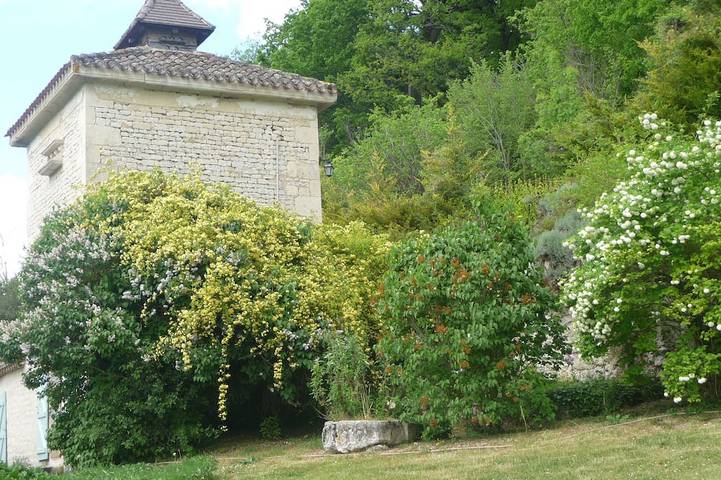 Gîte pour 13 personnes, avec Terrasse et Jardin à Valprionde