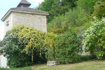 Gîte pour 13 personnes, avec terrasse et jardin à Valprionde