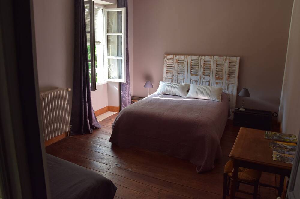 B&B 2 steps from Futuroscope and the A10 motorway. in Jaunay-Clan, Vienne