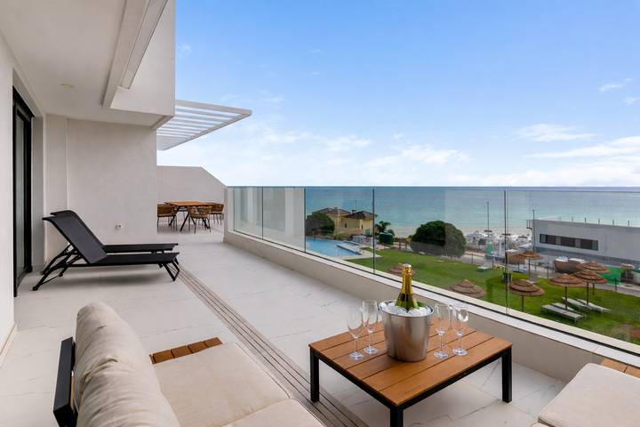 Apartamento para 6 personas, con terraza y piscina en Casares Costa