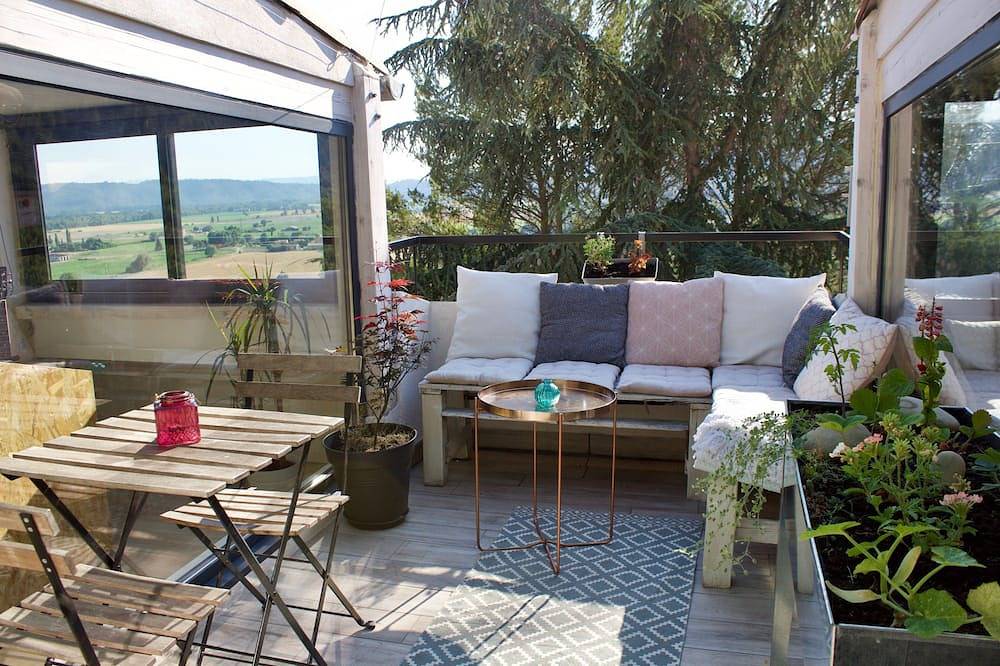 Entire apartment, Appartement sur les Toits, Très Jolie Vue, Provence in Gréoux-les-Bains, Verdon Regional Natural Park