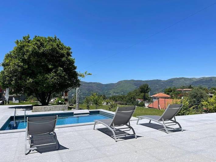 Casa de férias para 6 pessoas, com varanda e piscina e ainda vista and jardim em Terras de Bouro