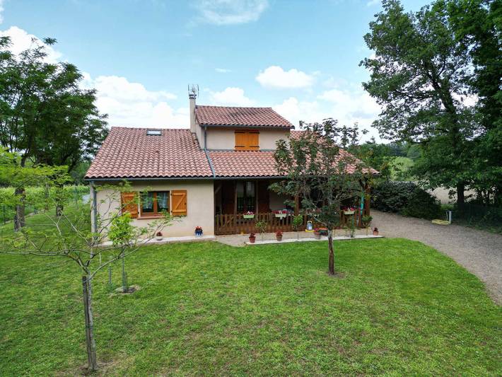 Gîte pour 6 personnes, avec Terrasse et Jardin à Briatexte