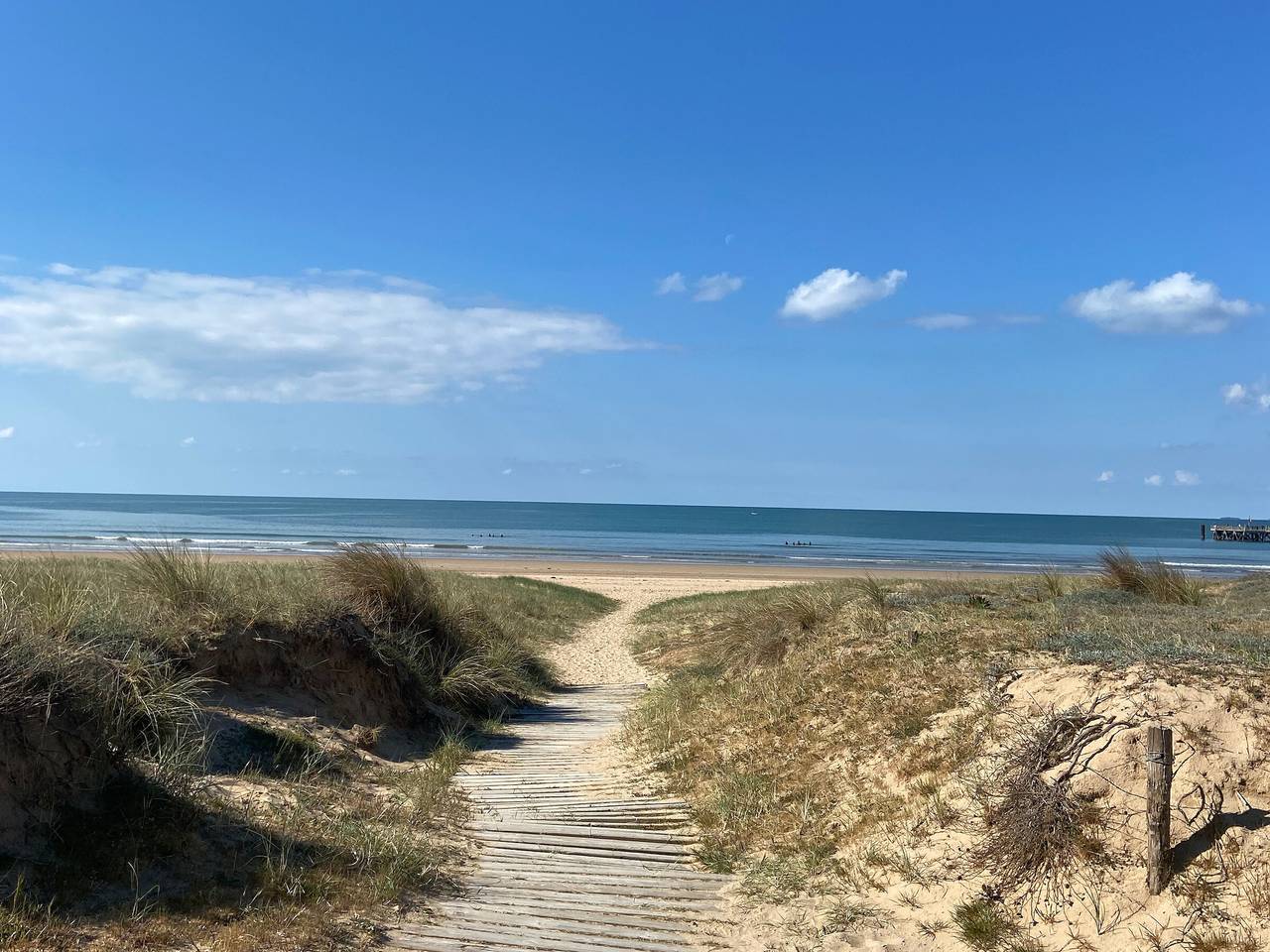 Entire apartment, Seaside Apartment with Balcony, Wifi, and Garage in Saint-Hilaire-de-Riez in Saint-Jean-de-Monts, Vendée