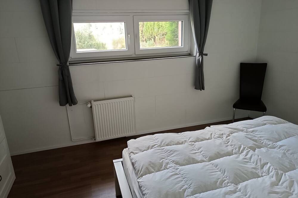 Ferienhaus mit Seezugang, Steg, Ruderboot, Fasssauna und Wallbox in Godern, Pinnow