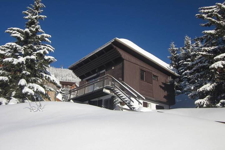 Chalet pour 10 personnes, avec piscine ainsi que jardin et balcon à Orcières