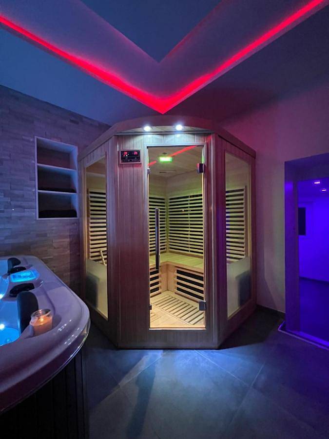 Location de vacances pour 2 personnes, avec jacuzzi ainsi que sauna et terrasse à Herblay-sur-Seine - 3