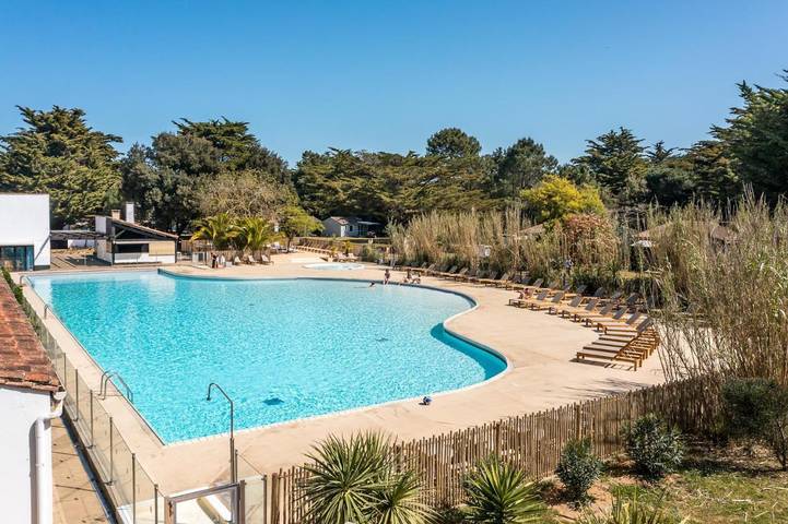 Camping pour 4 personnes, avec piscine et jardin, animaux acceptés à Saint-Martin-de-Ré - 4