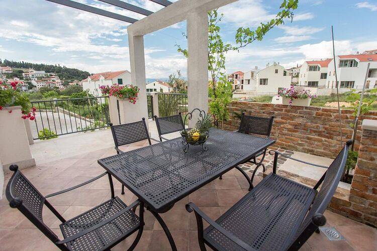 Villa Suzy Lux- Duplex Two Bedroom Villa with Swimming Pool and Sea View in Sutivan, Brac