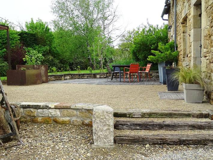 Location de vacances pour 4 personnes, avec vue ainsi que piscine et jardin à Bozouls - 3