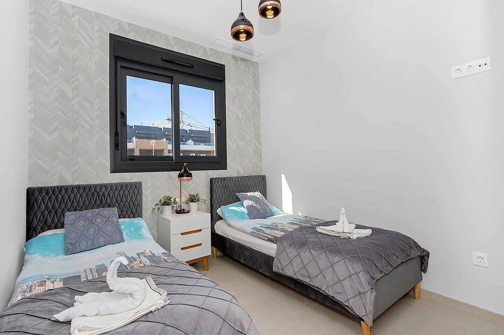 Apartamento entero, Lovely first floor apartment, heating pool ! in Playa Flamenca, Orihuela