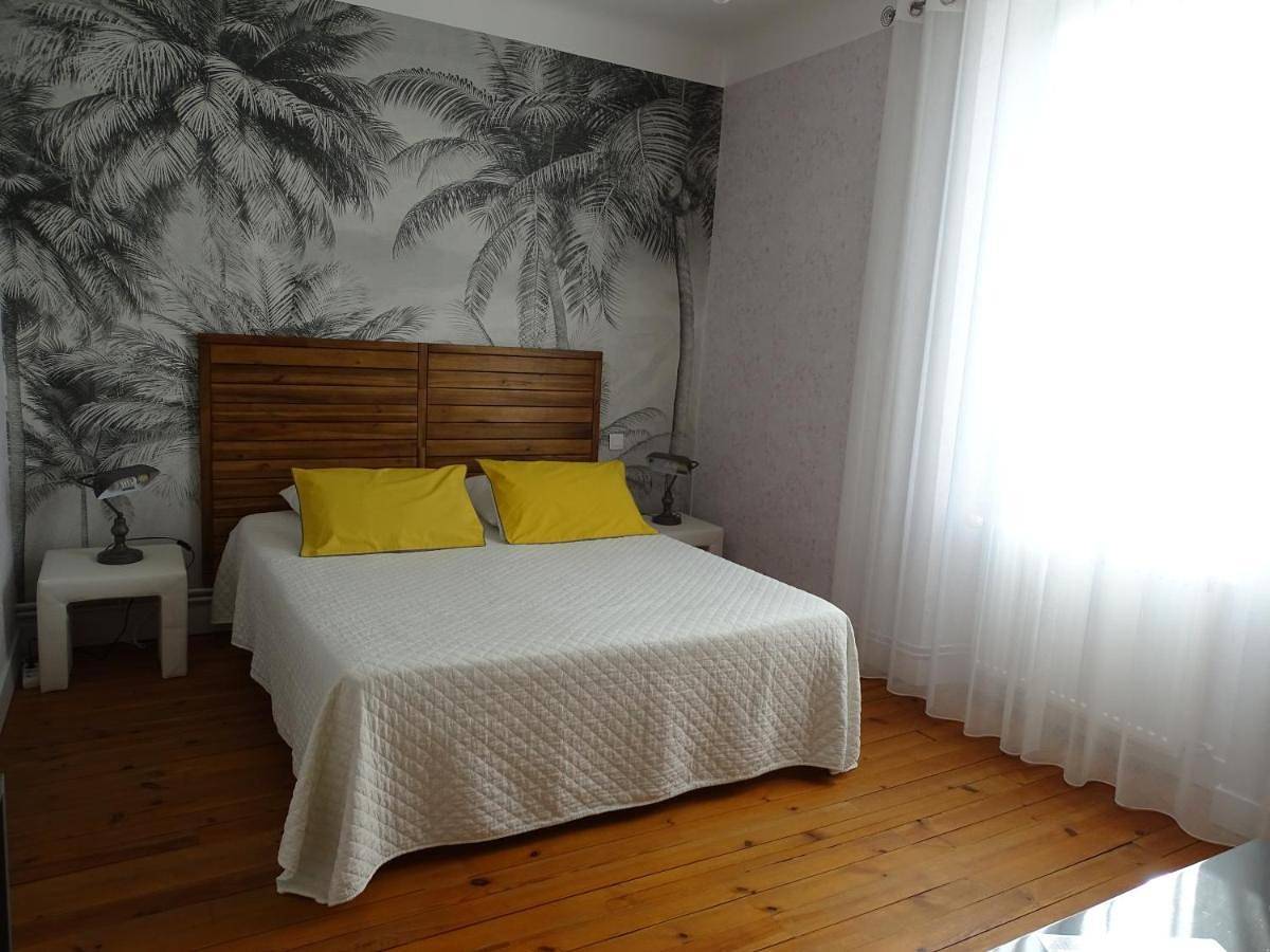 Double Room with Private External Bathroom in Dax, Région de Dax