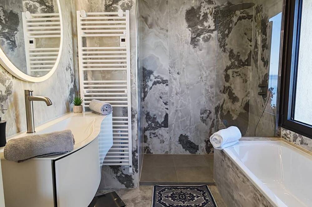Exceptional Sea View Villa Saint Raphael 15 'walking from The Beach in Anthéor, Saint-Raphaël
