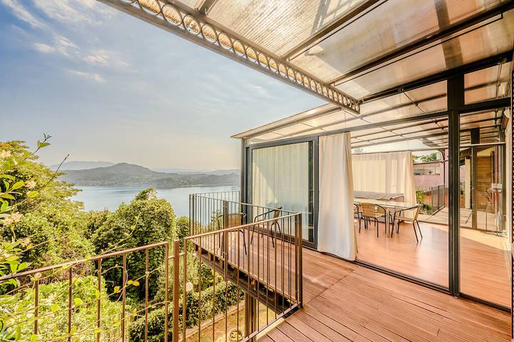 Villa pour 14 personnes avec jardin in Commune de Arona, Lago Maggiore (Piemonte)