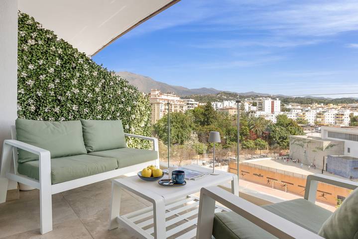 Ganze Wohnung, Infinity Beach & City in Estepona Old Town, Estepona