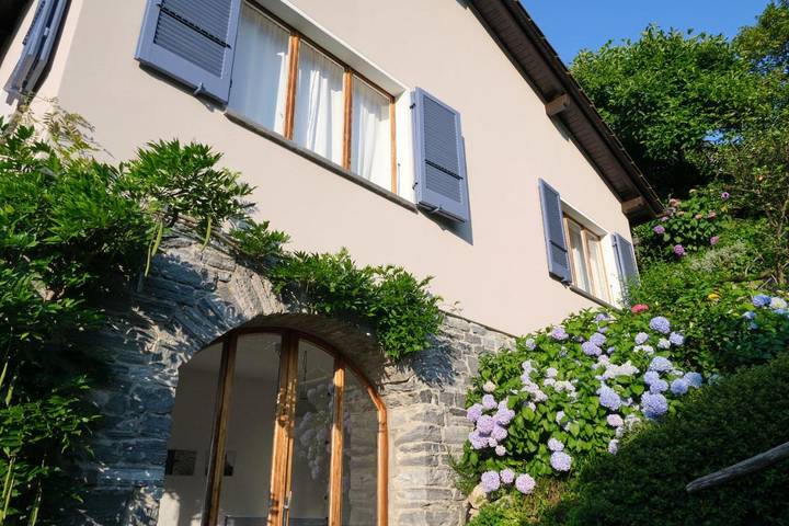 Appartement de vacances pour 6 personnes, avec Balcon et Terrasse ainsi que Jardin et Vue sur le lac