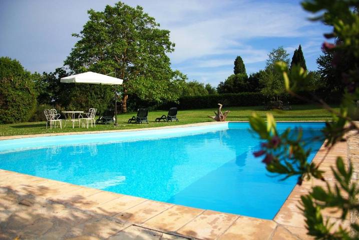 Location de vacances pour 7 personnes, avec vue sur le lac et piscine ainsi que jardin et vue à Bracciano - 4
