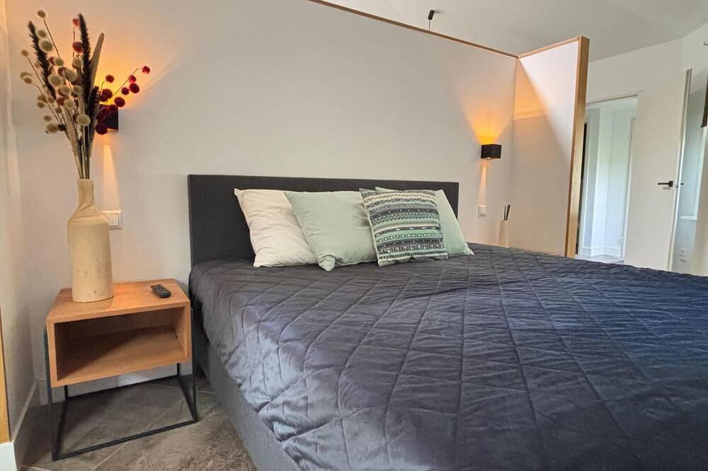Geniet van de luxe in deze prachtige vrijstaande bungalow, compleet ingericht met een ruime keuken en gezellige openhaard! in Harderwijk, Veluwe