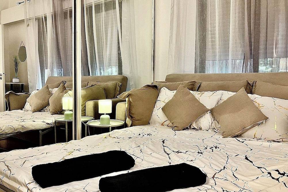 Entire apartment, Studio Chic - between Paris and Disney - Ideal for a romantic getaway for two in Chelles, Seine-et-Marne