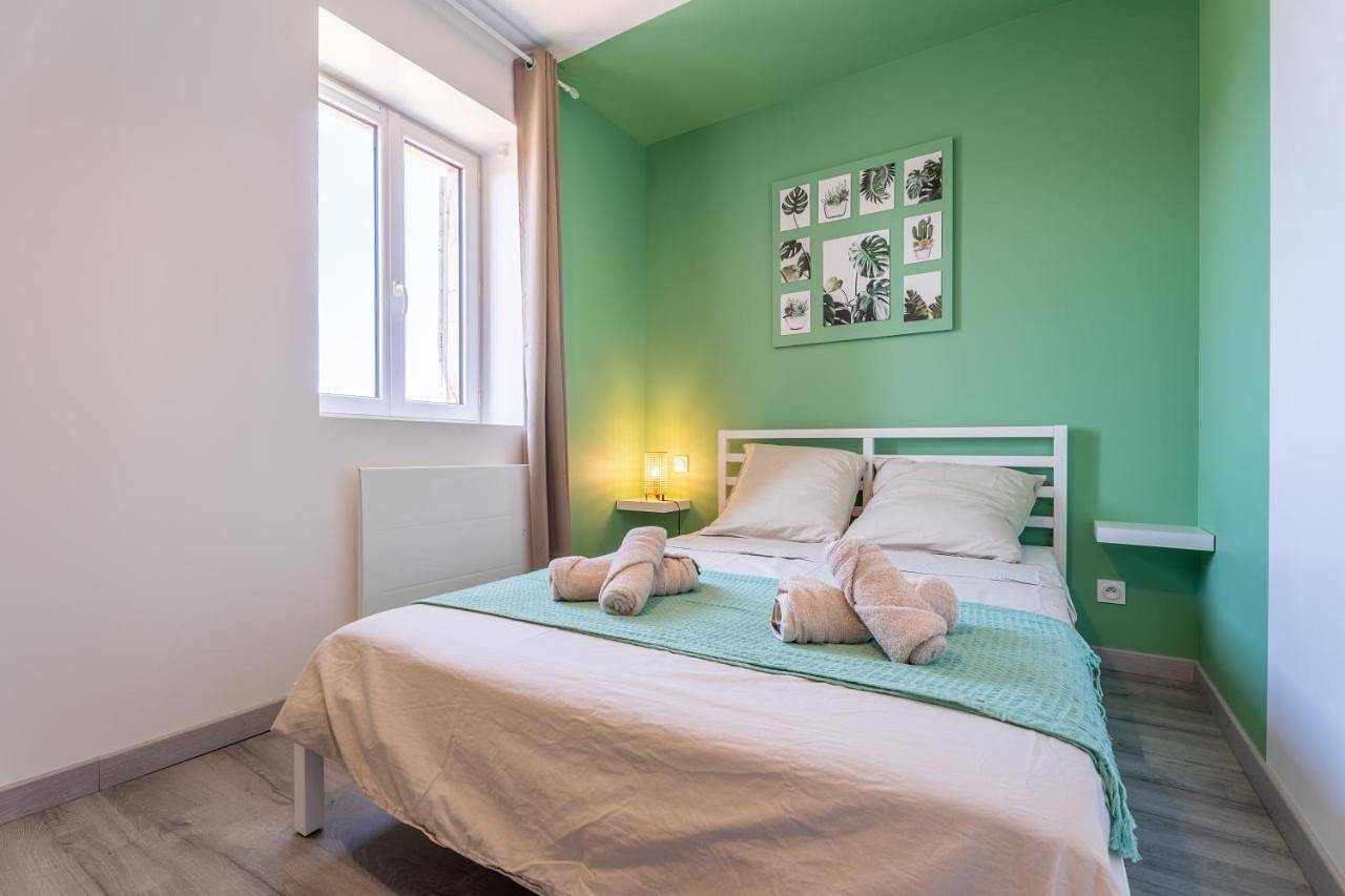 Appartement entier, Two-Bedroom Apartment in Saint-Georges-de-Reneins, Beaujolais