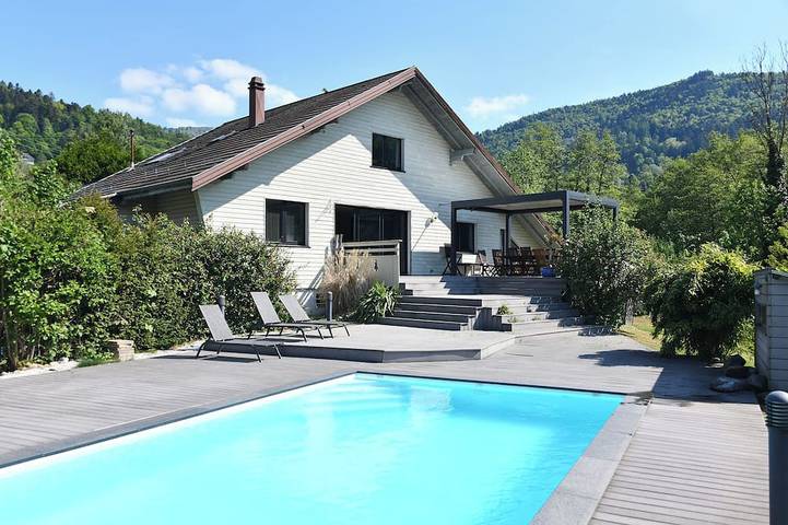 Maison pour 12 personnes, avec jacuzzi ainsi que jardin et sauna, animaux acceptés à Saint-Amarin