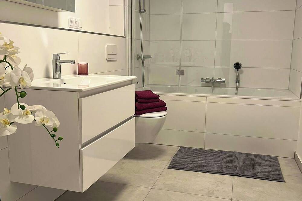 Ganze Wohnung, Charmante Ferienwohnung mit Garten und Sonnenterrasse in Wiehl in Wiehl, Oberbergischer Kreis