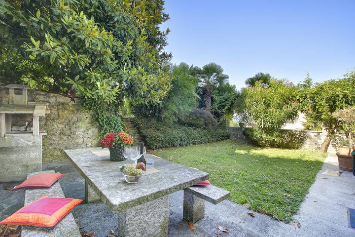 Ferienwohnung für 4 Personen, mit Seeblick und Terrasse sowie Pool in Lugano