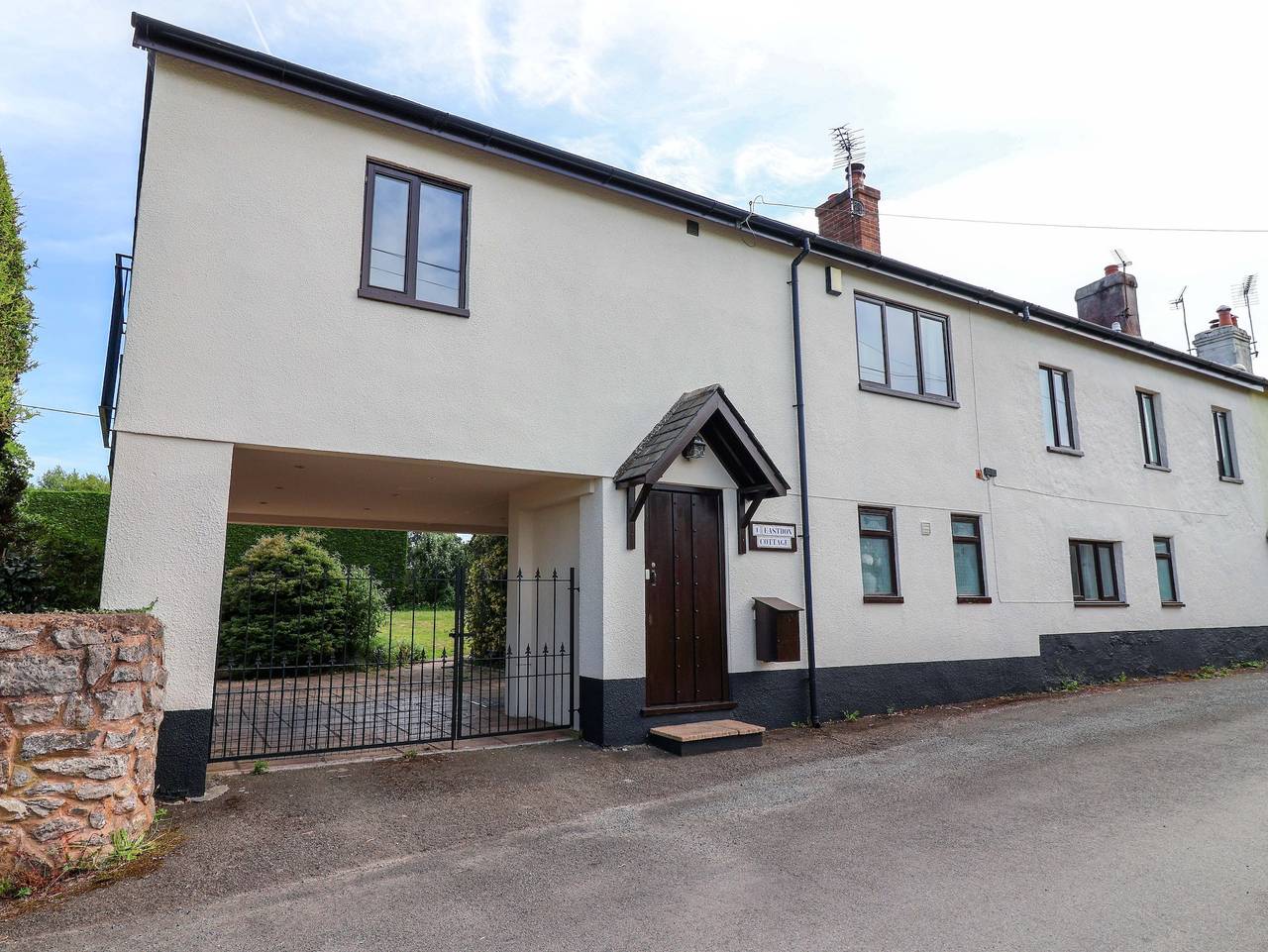 1 Eastdon Cottages in Dawlish, Devon