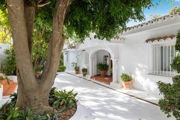 Villa for 6 Guests in Marbella East, Marbella, Picture 3