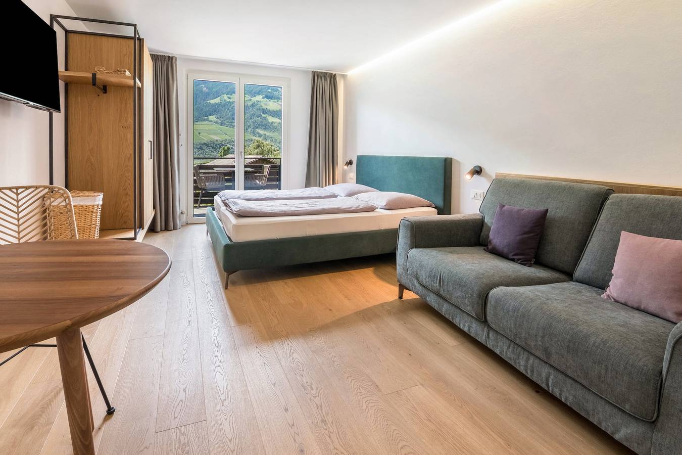 Ganze Wohnung, Ferienwohnung 'Kortscherhof Apt Typ 6-4' mit Bergblick, Gemeinschaftsgarten und Wlan in Kortsch, Schlanders