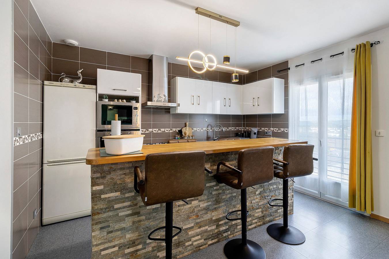 Apartamento entero, Apartamento 'Bel Appartement Perrière' con balcón, Wi-Fi y aire acondicionado in Brive-la-Gaillarde, Brive-la-Gaillarde region