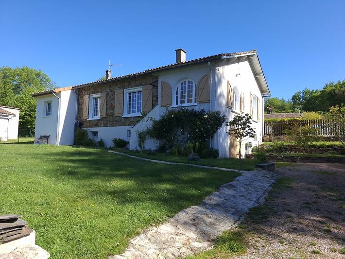 Gîte pour 6 personnes, avec piscine, animaux acceptés