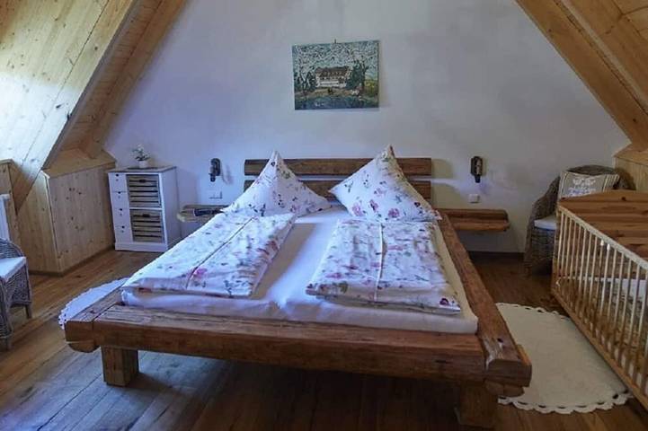 Ganze Wohnung, Rittmeister Fewo im historischen Gutshof mit Schwimmbad und Sauna in Scheinfeld, Steigerwald