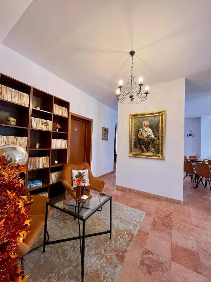 Gîte pour 3 personnes, avec jardin à Sinaia - 4