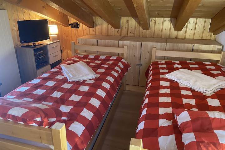 Apartamento entero, Chalet Apartment, close to Bus Stop, free WiFi, 2 bedrooms & Stunning Views in Chesières, Ollon (Villars-sur-Ollon)