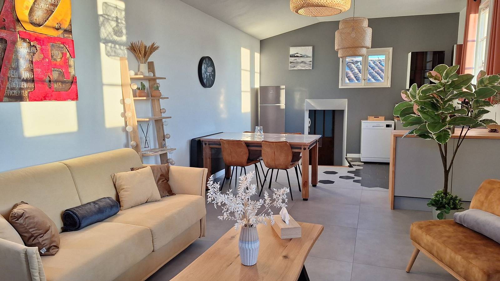 Appartement entier, La Bulle Dorée, gîte cosy & balnéo dans village médiéval in Oingt, Région de Villefranche-sur-Saône