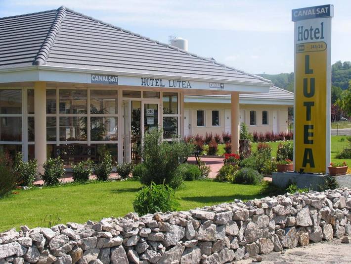 Hôtel pour 3 personnes, avec Terrasse et Jardin à Riom-ès-Montagnes