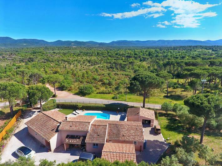 Gîte pour 6 personnes, avec Piscine à Vidauban