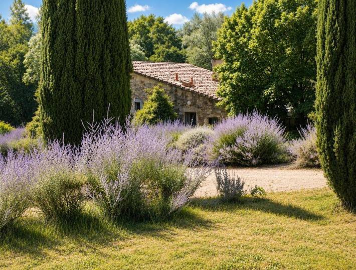 Gîte pour 40 personnes, avec piscine ainsi que vue et jardin, adapté aux familles à La Roque-sur-Cèze - 2